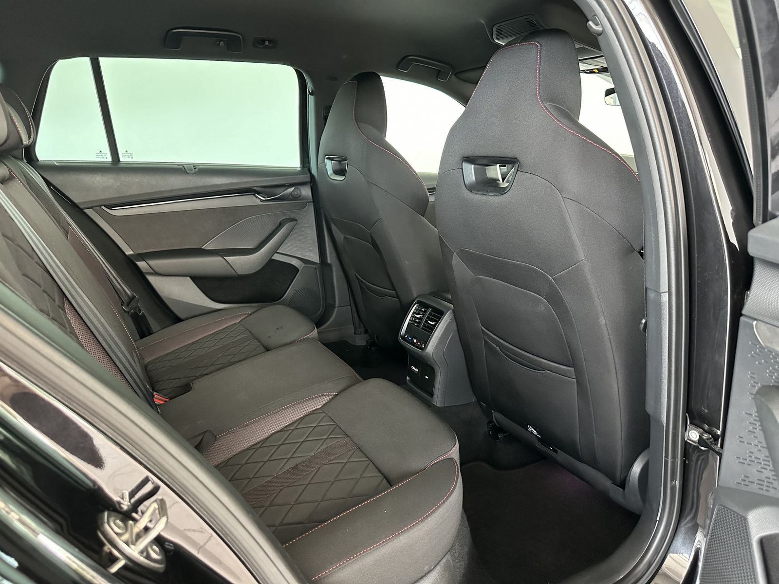 Skoda Octavia Combi RS 4x4 - Samsaru's Car Outlet