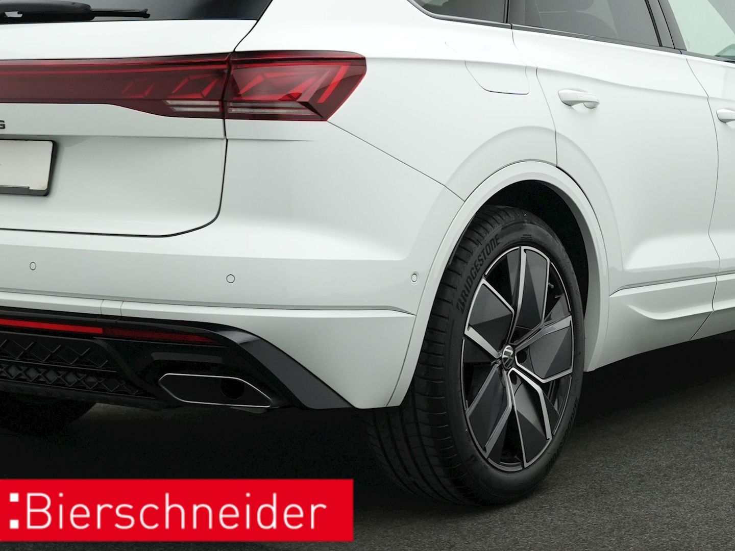 Volkswagen Touareg 3.0 TDI R-Line - Samsaru's Car Outlet