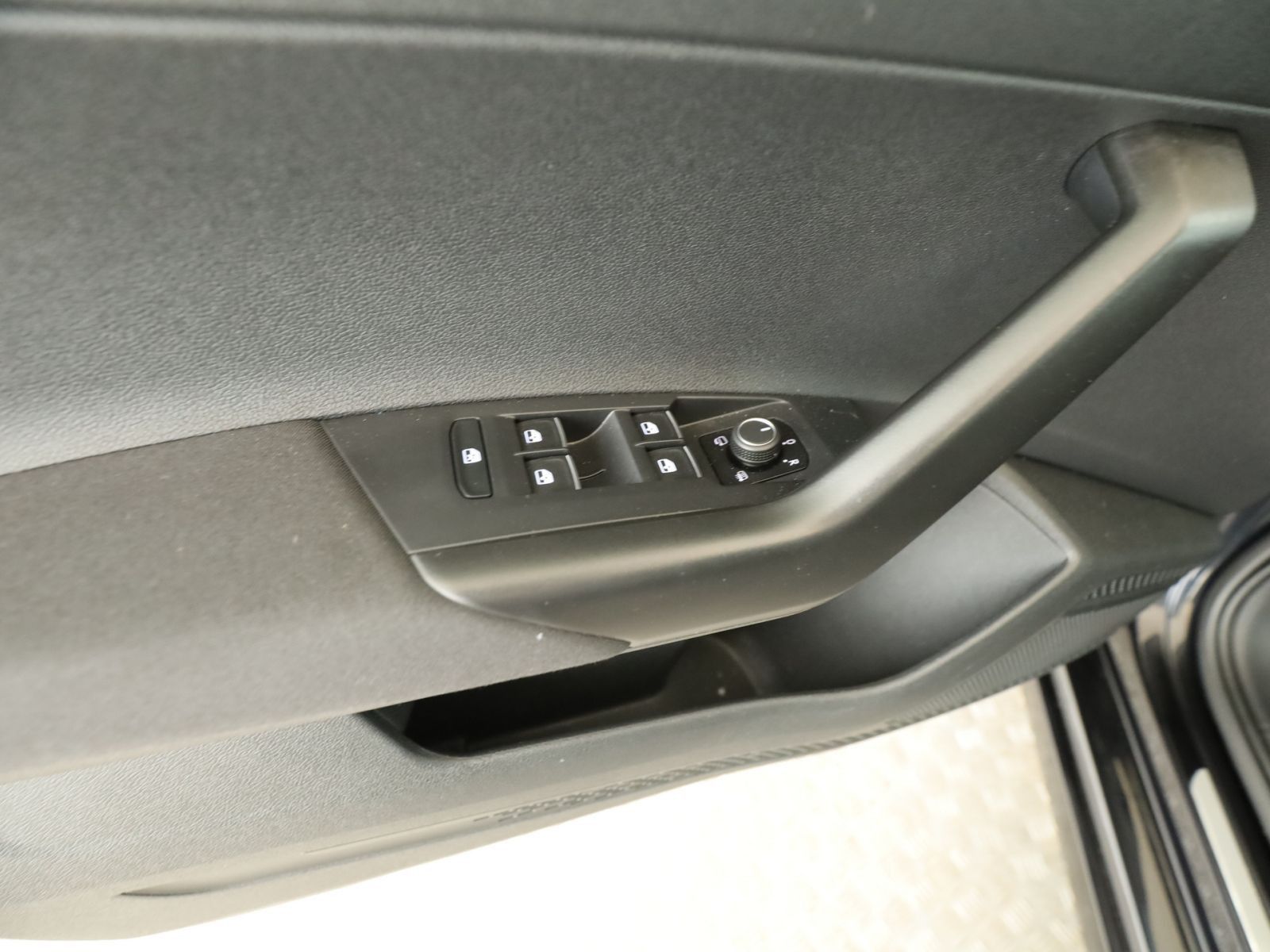 Volkswagen Taigo 1.0 TSI R-Line - Samsaru's Car Outlet