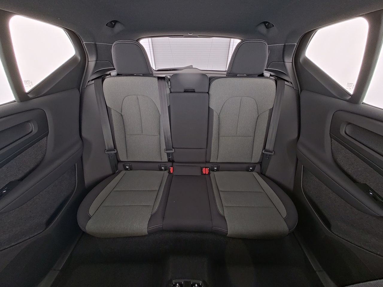 Volvo XC40 B3 Plus Black Edition 2WD !!360°+PANO+ACC!!