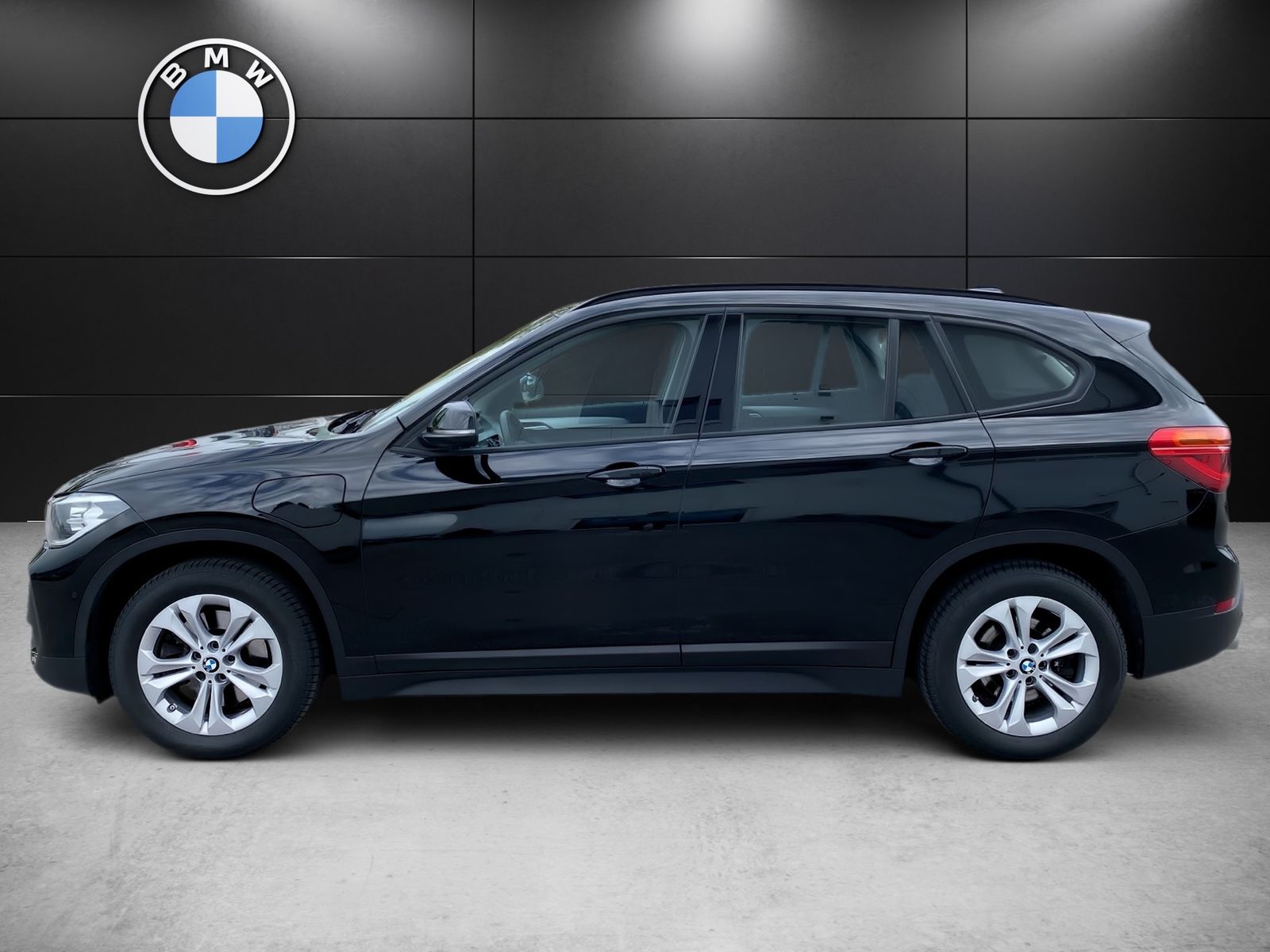 BMW X1 xDrive25e Advantage - Samsaru's Car Outlet