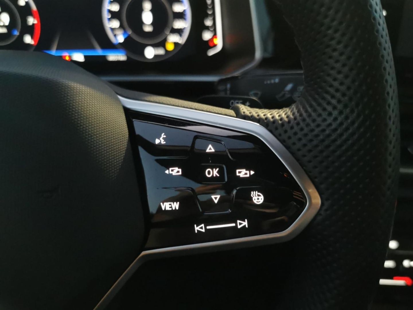 Volkswagen T-Roc R-Line - Samsaru's Car Outlet