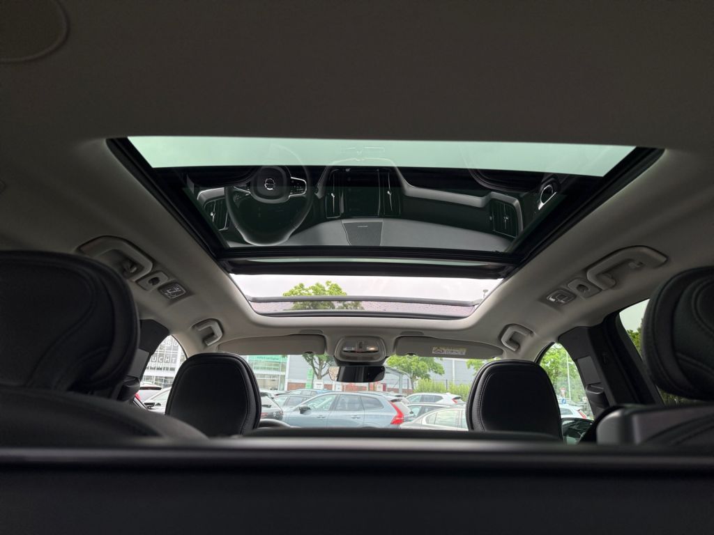 Volvo XC60 T6 AWD Recharge Plus - Samsaru's Car Outlet