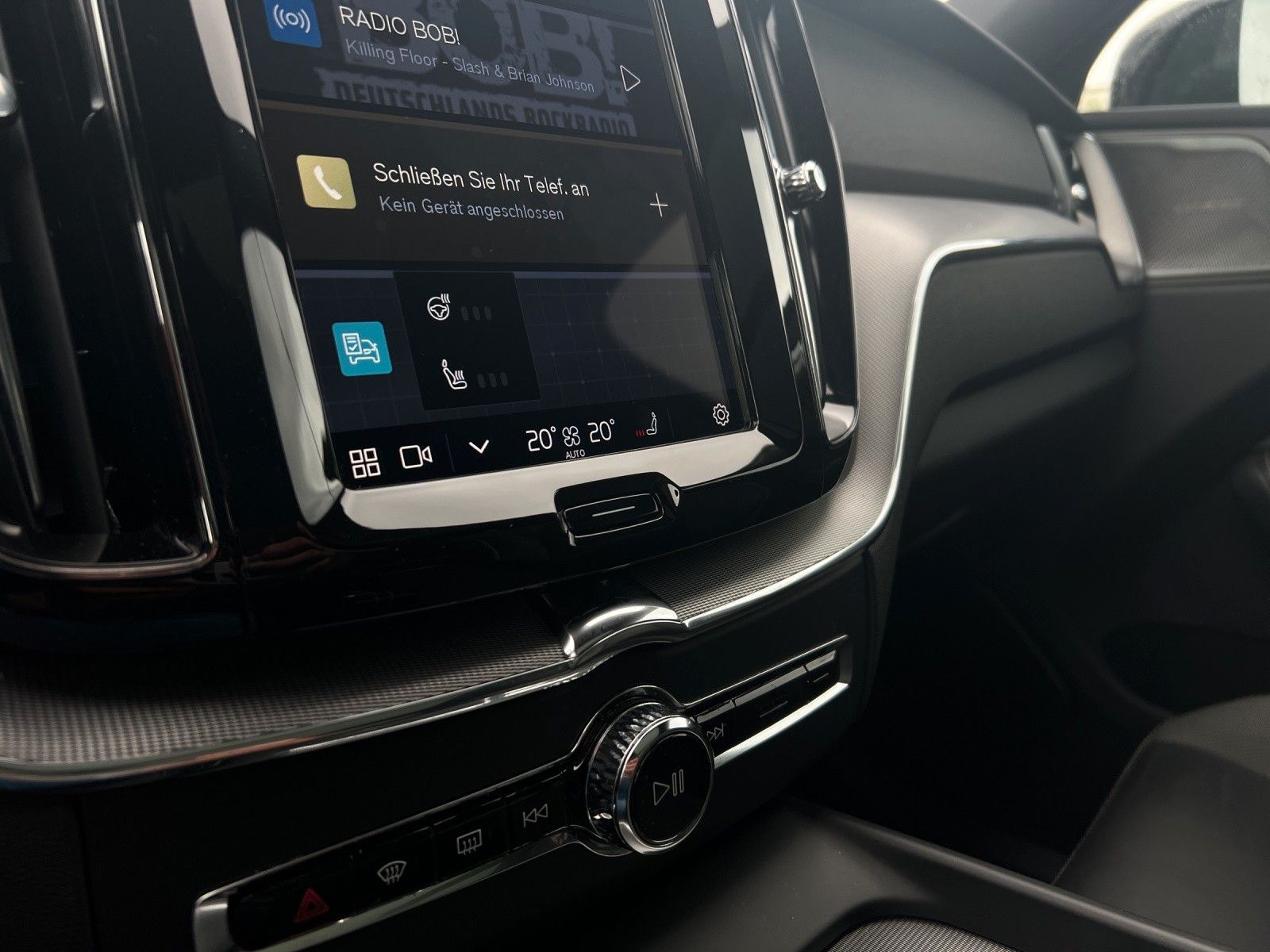 Volvo XC60 B4 D AWD R Design - Samsaru's Car Outlet