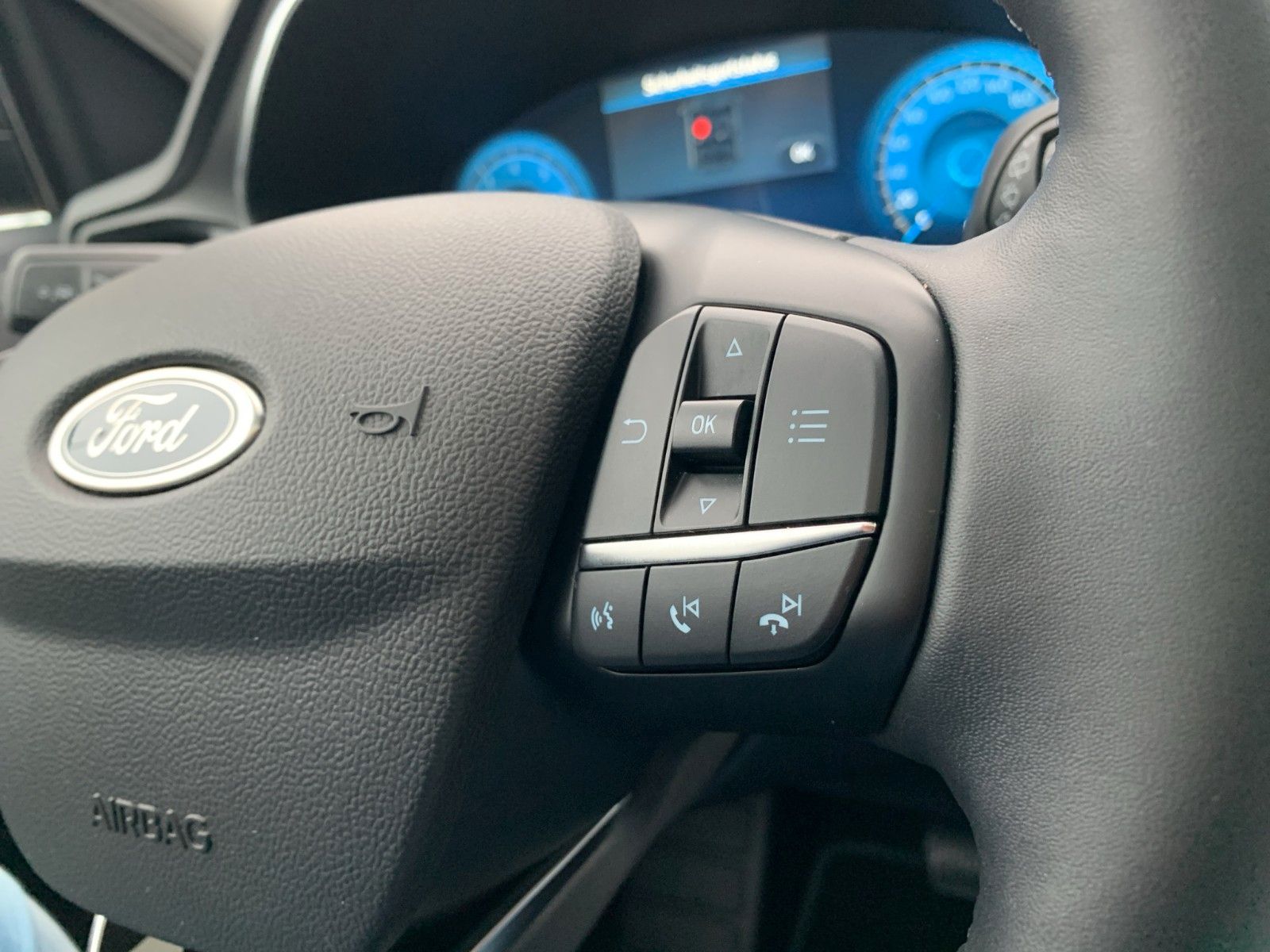 Ford FOCUS ACTIVE X+AUTOMATIK+NAVI+KAMERA+PANORAMA!