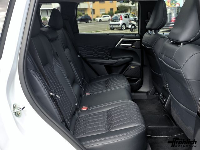 Mitsubishi Outlander 2.4 4WD Plug-In Hybrid Top