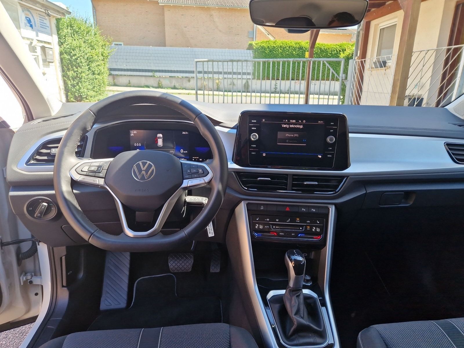 Volkswagen T-Roc Life - Samsaru's Car Outlet