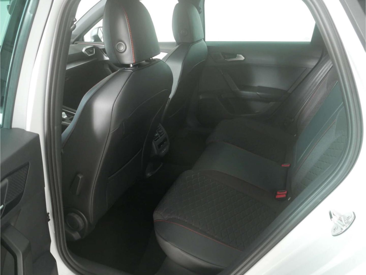Seat Leon Sportstourer 2.0 TDI DSG FR AHK/NAV/RFK/ACC