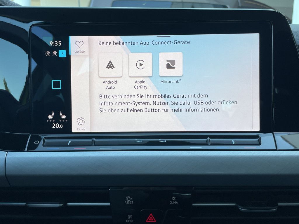 Volkswagen Golf VIII 1.5 TSI Life - Samsaru's Car Outlet
