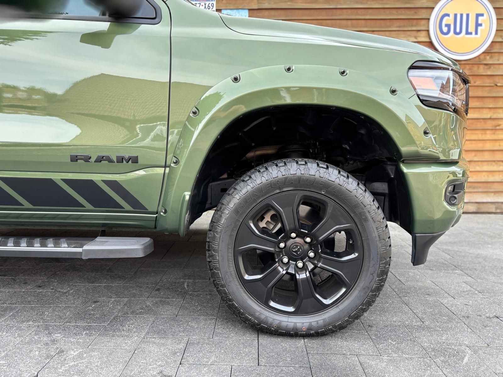Dodge RAM 1500 5,7L BigHorn Crew Cab LED AHK 4x4