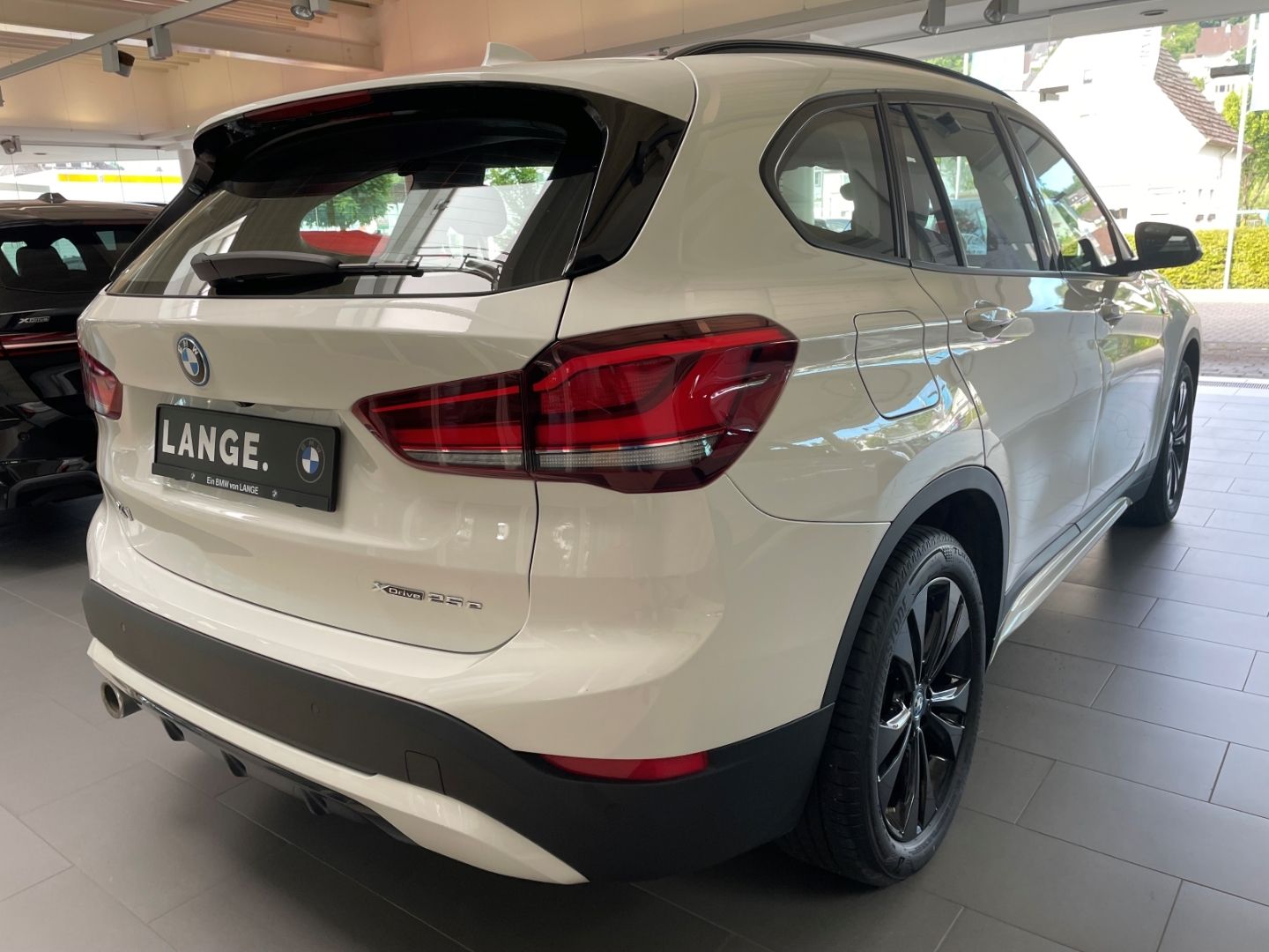 BMW X1 xDrive 25e Sport Line - Samsaru's Car Outlet
