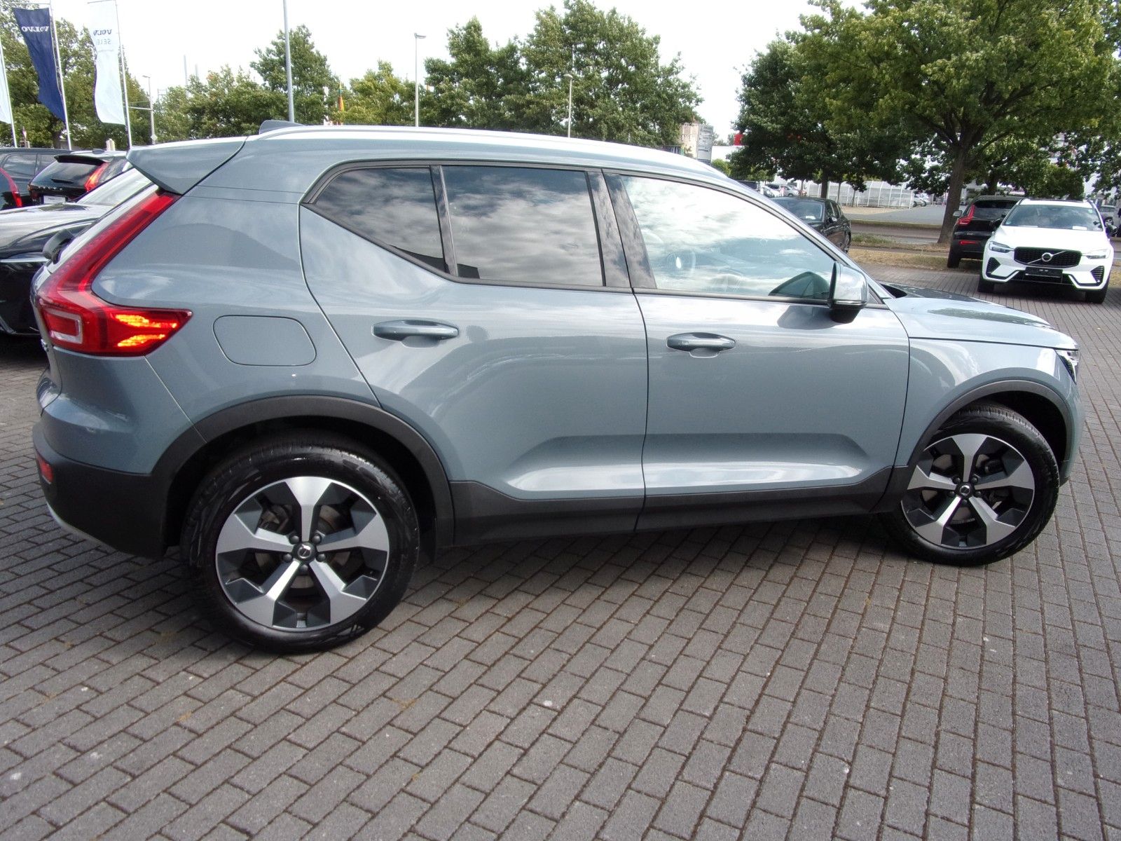 Volvo XC 40 B3 Core 2WD - Samsaru's Car Outlet