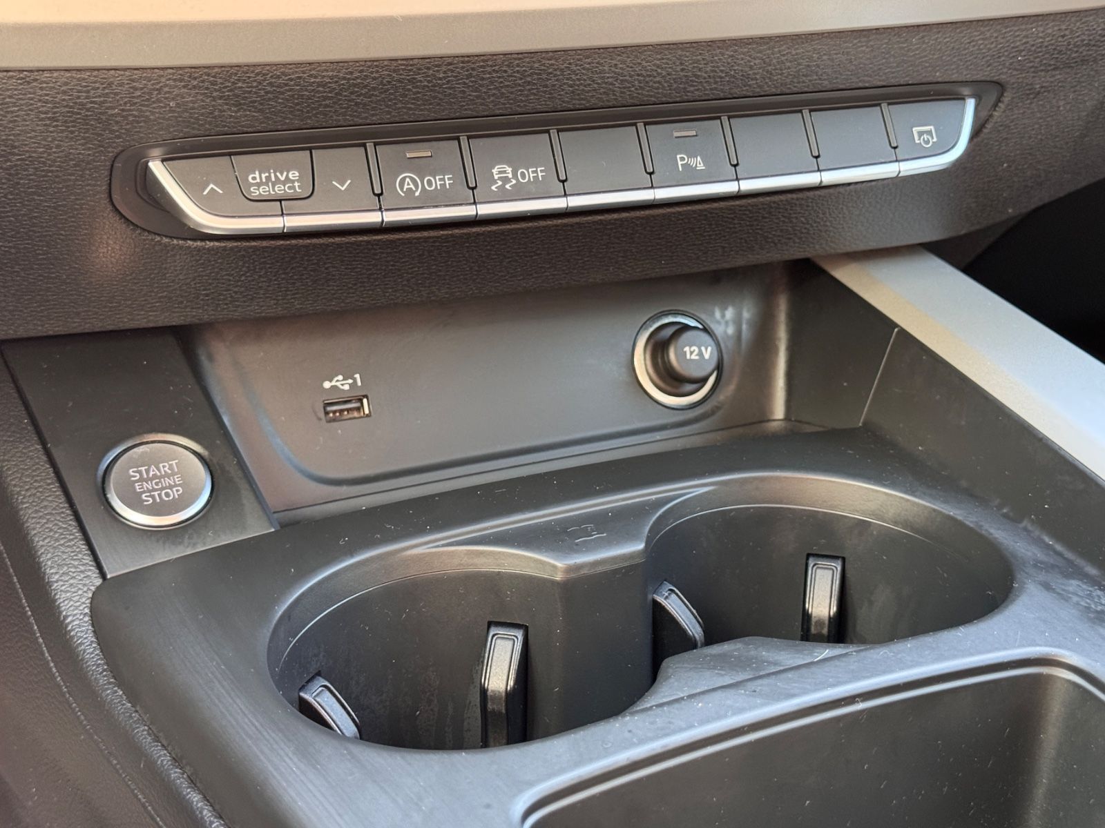 Audi A4 Av.40 TDI S line S-tr. - Samsaru's Car Outlet
