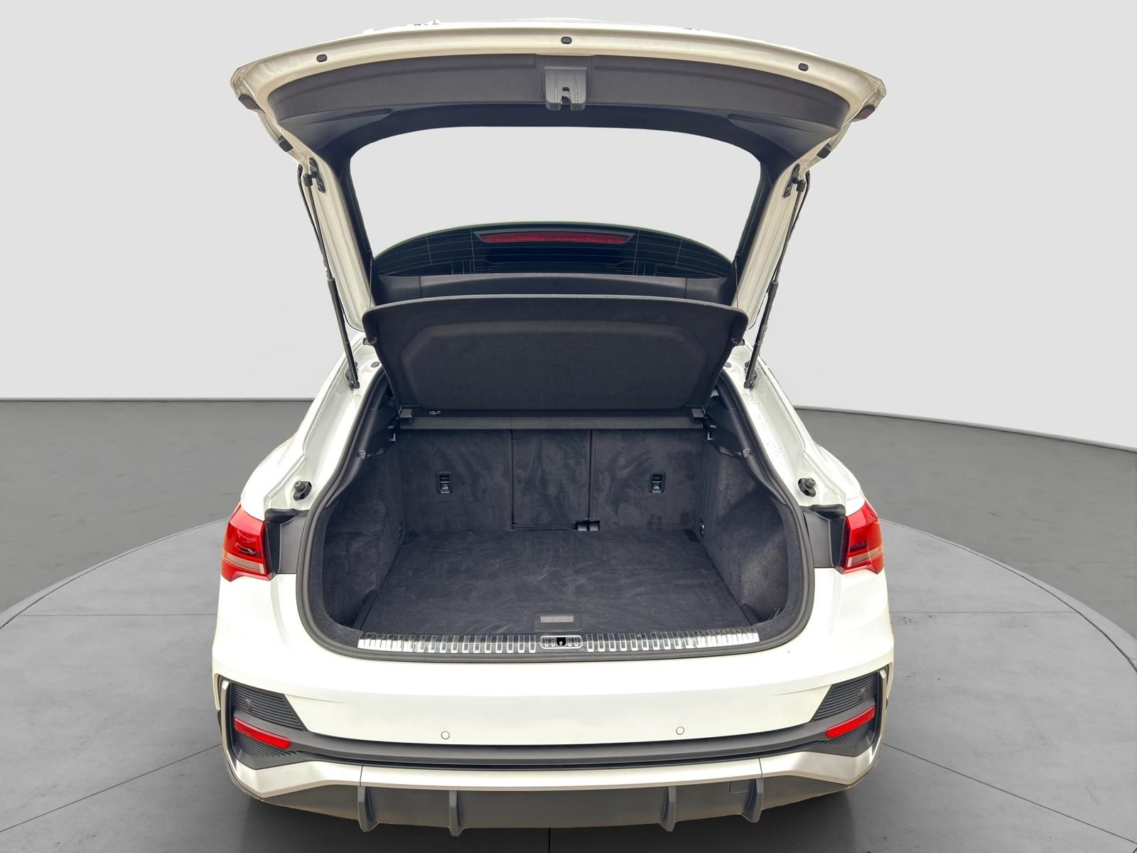 Audi Q3 40 TFSI S-Line - Samsaru's Car Outlet