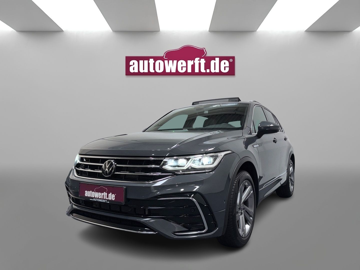 Volkswagen Tiguan 2.0 TDI 4M DSG R LINE PANO AHK MATRIX CAM