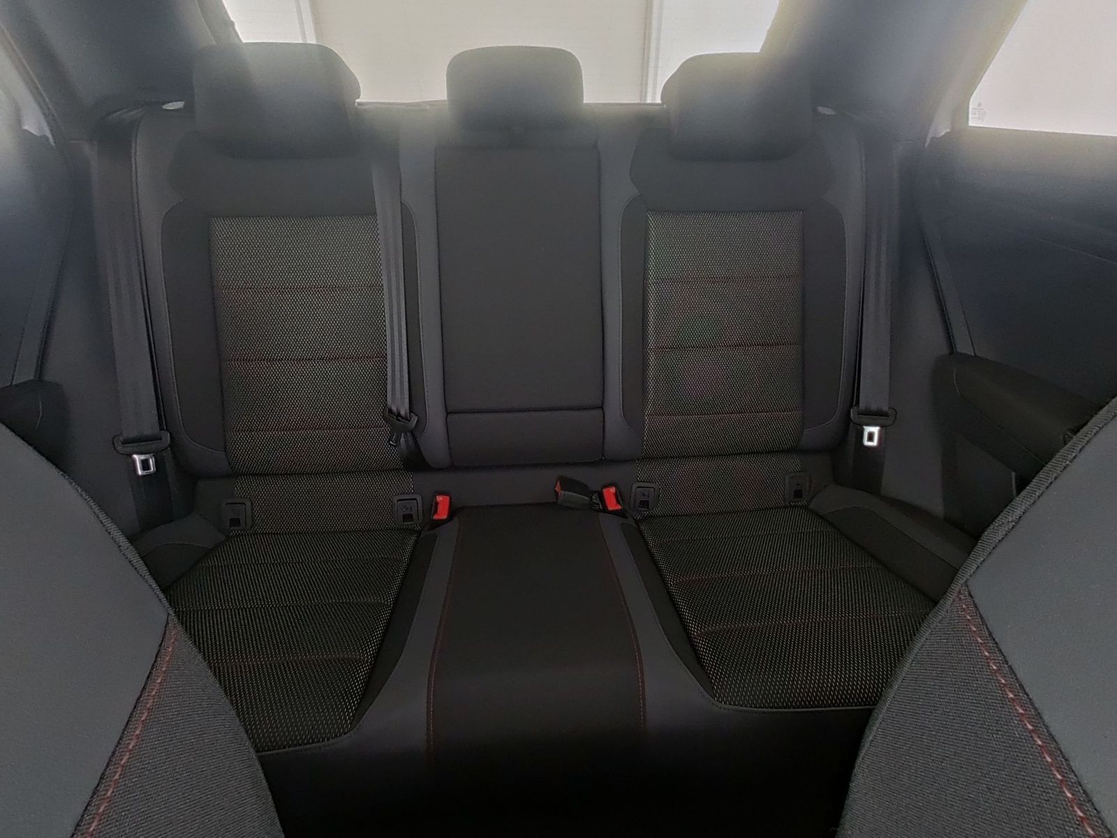 Volkswagen T-Roc Sport - Samsaru's Car Outlet