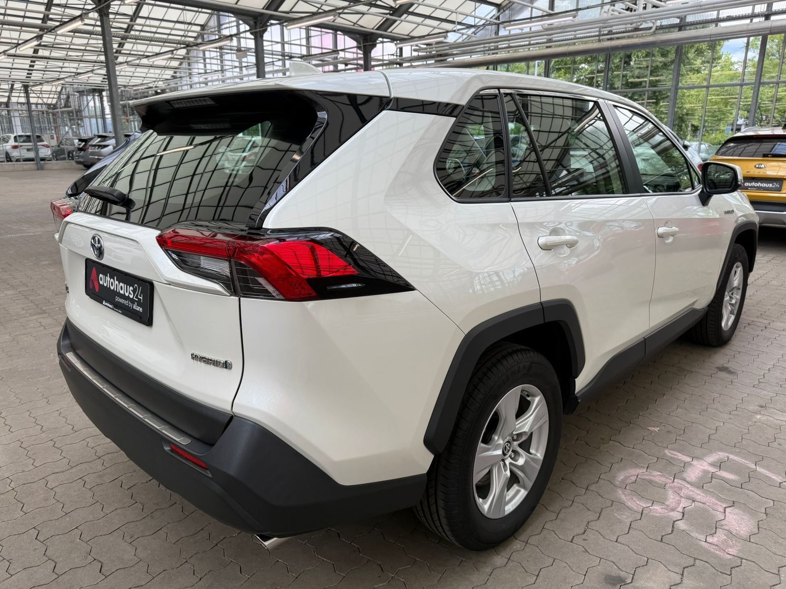 Toyota RAV4 2.5 VVT-i Hybrid 4x2 - Samsaru's Car Outlet