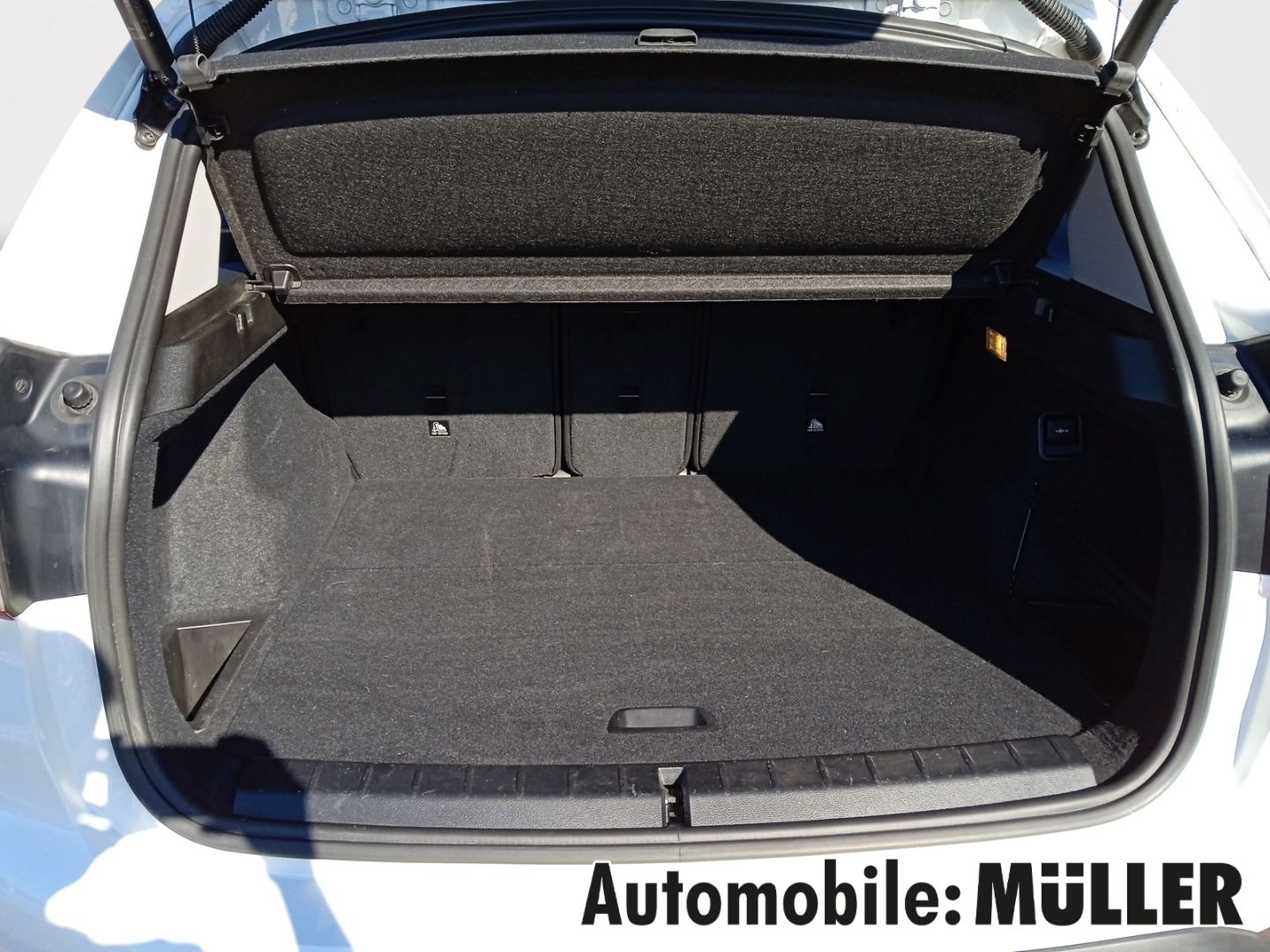 BMW X1 xDrive 20 d Advantage - Samsaru's Car Outlet