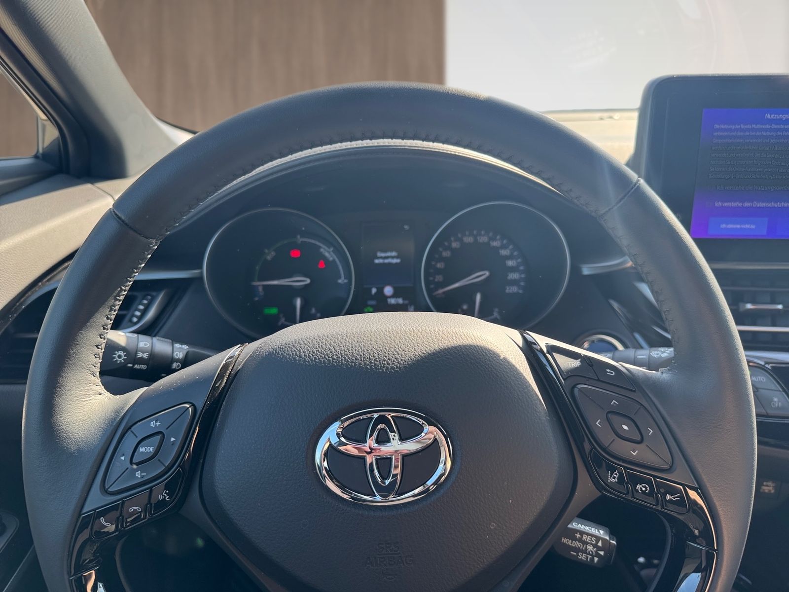 Toyota C-HR 2.0 - Samsaru's Car Outlet