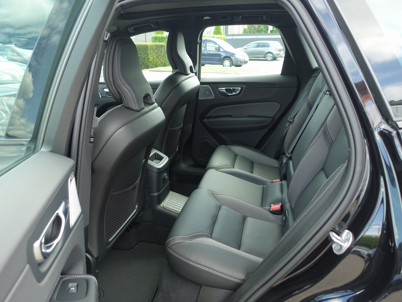 Volvo XC60 Black Edition Plus T6 AWD - Samsaru's Car Outlet