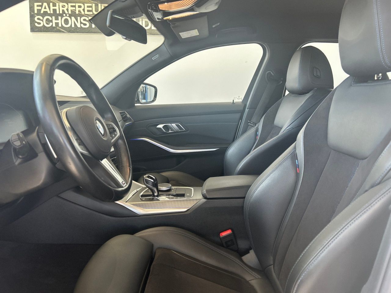 BMW 320i Touring M SPORT - Samsaru's Car Outlet