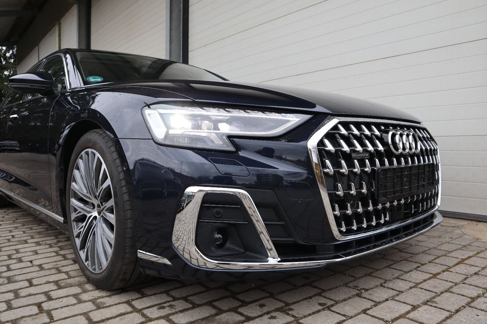 Audi A8L 60 TFSIe lang exclusive - Samsaru's Car Outlet