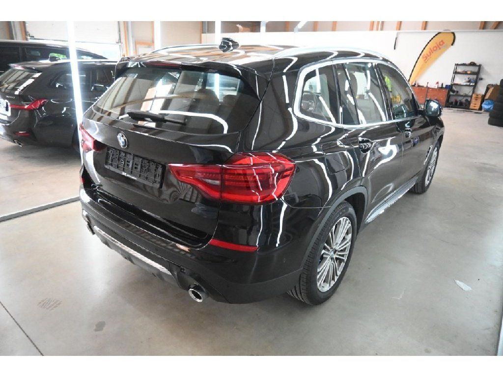 BMW X3 xDrive20d Luxury Line - Samsaru's Car Outlet