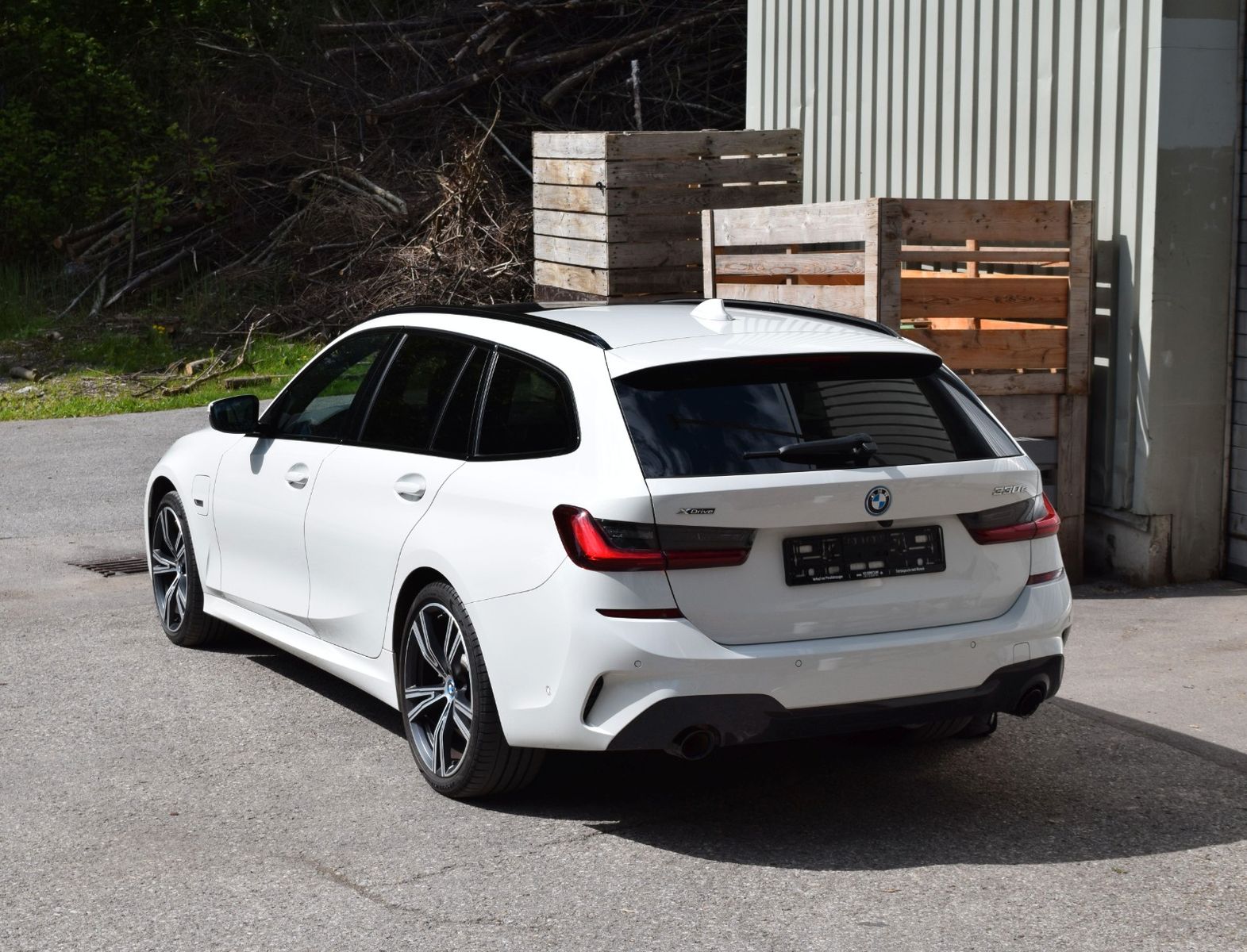 BMW 330e Touring xDrive MSport - Samsaru's Car Outlet