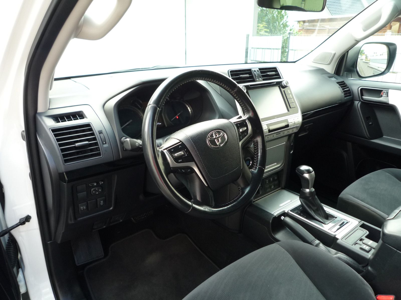 Toyota Land Cruiser Comfort/TEMPO/STHZ/AHK/RFK/NAV/1.HD
