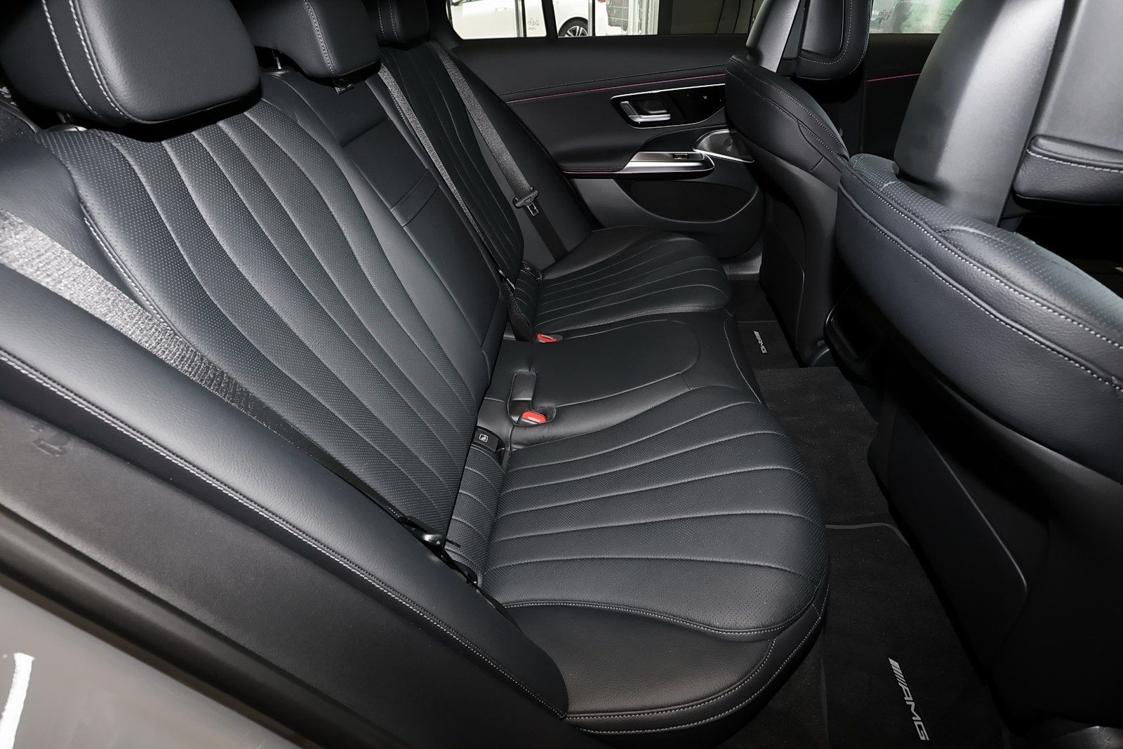 Mercedes-Benz E 220 d 4M AMG MBUX+360°+DIG-LED+AHK+Pano+Distro