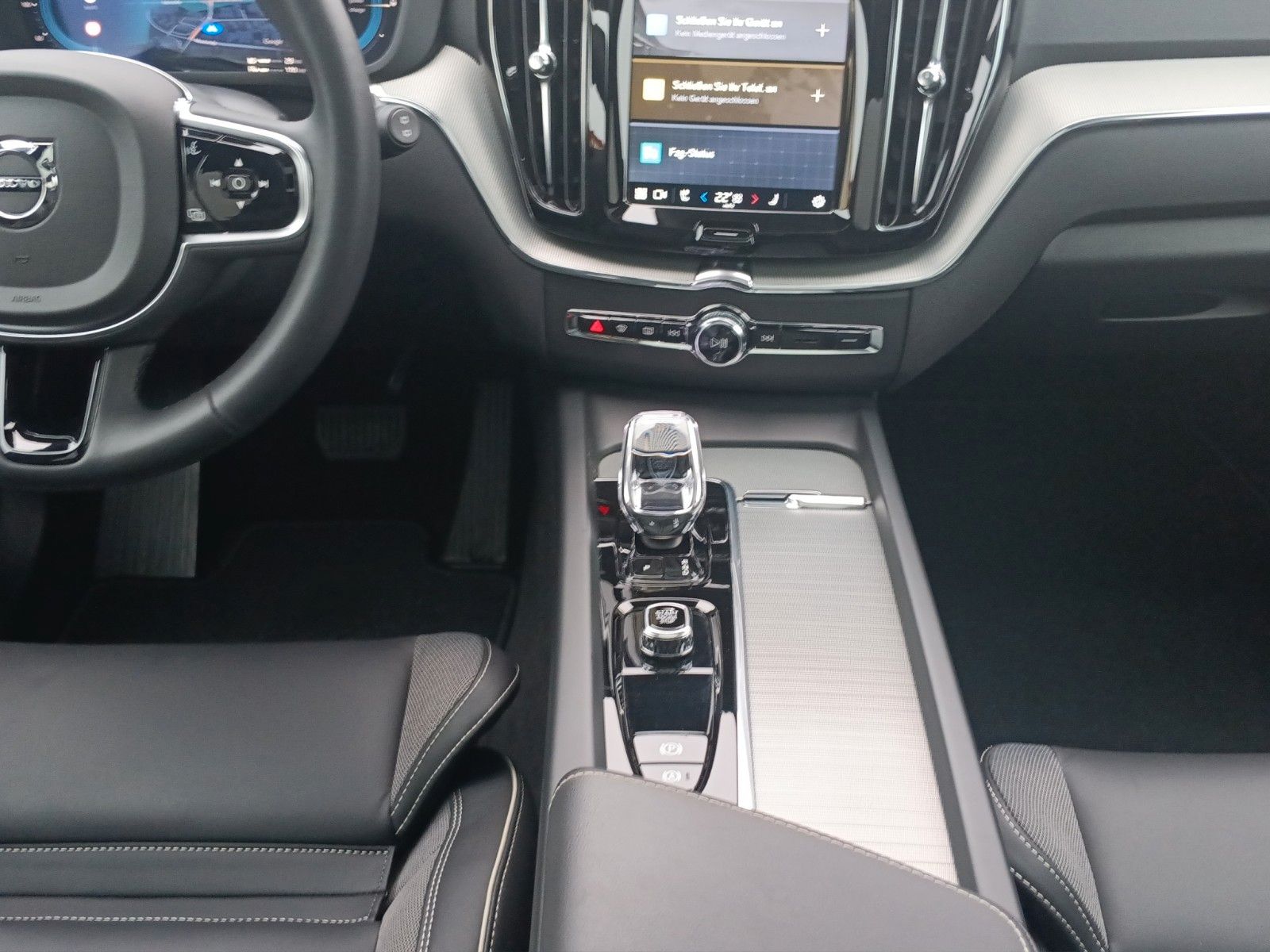 Volvo XC60 T6 AWD Plus Dark  360°/AHK/Pano/H&K