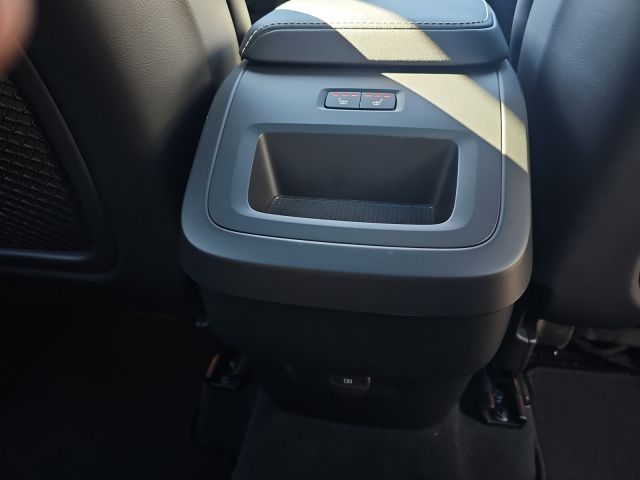 Volvo XC60 B4 Plus Dark - Samsaru's Car Outlet