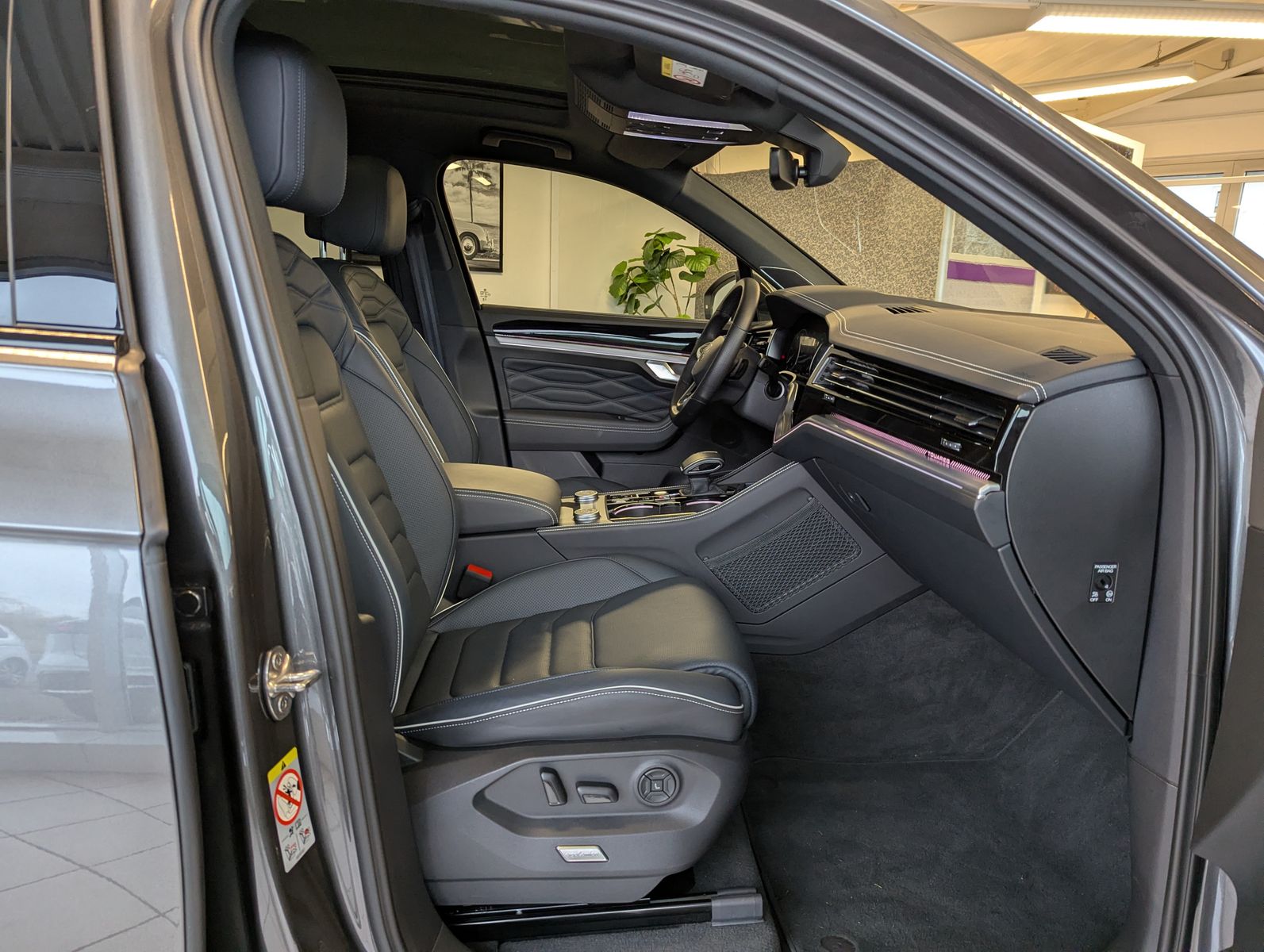 Volkswagen Touareg 3.0TDI 4M R-Line VOLL Black 22" UPE 114T