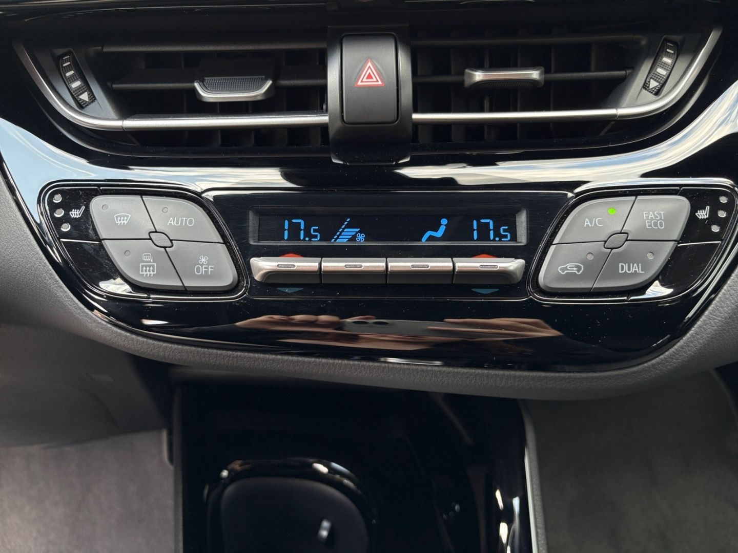 Toyota C-HR 2.0 Hybrid - Samsaru's Car Outlet
