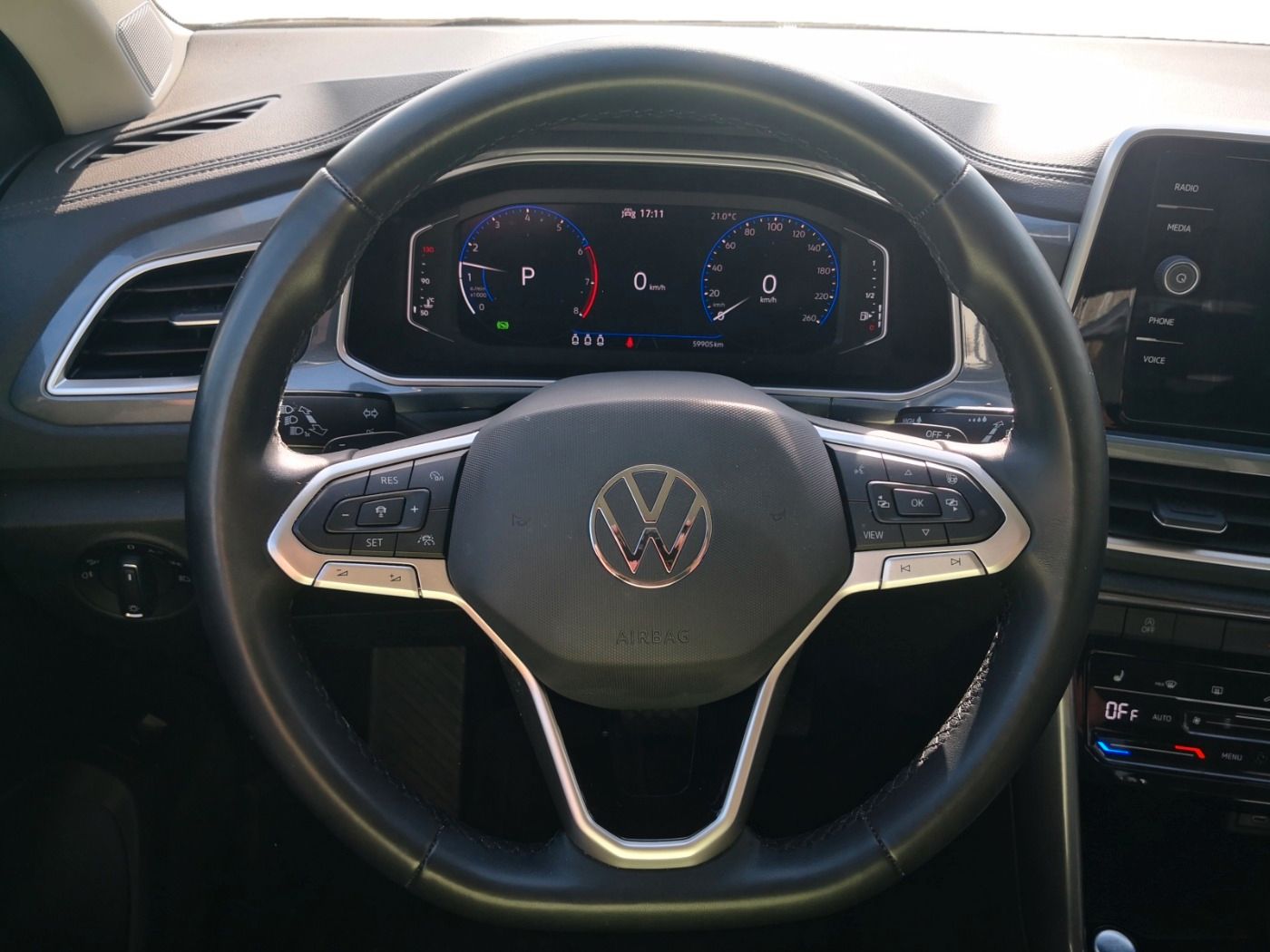 Volkswagen T-Roc 1.5 TSI Style DSG - Samsaru's Car Outlet