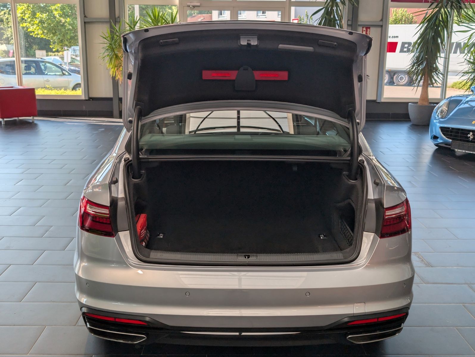 Audi A4 40 TDI S tronic advanced - Samsaru's Car Outlet