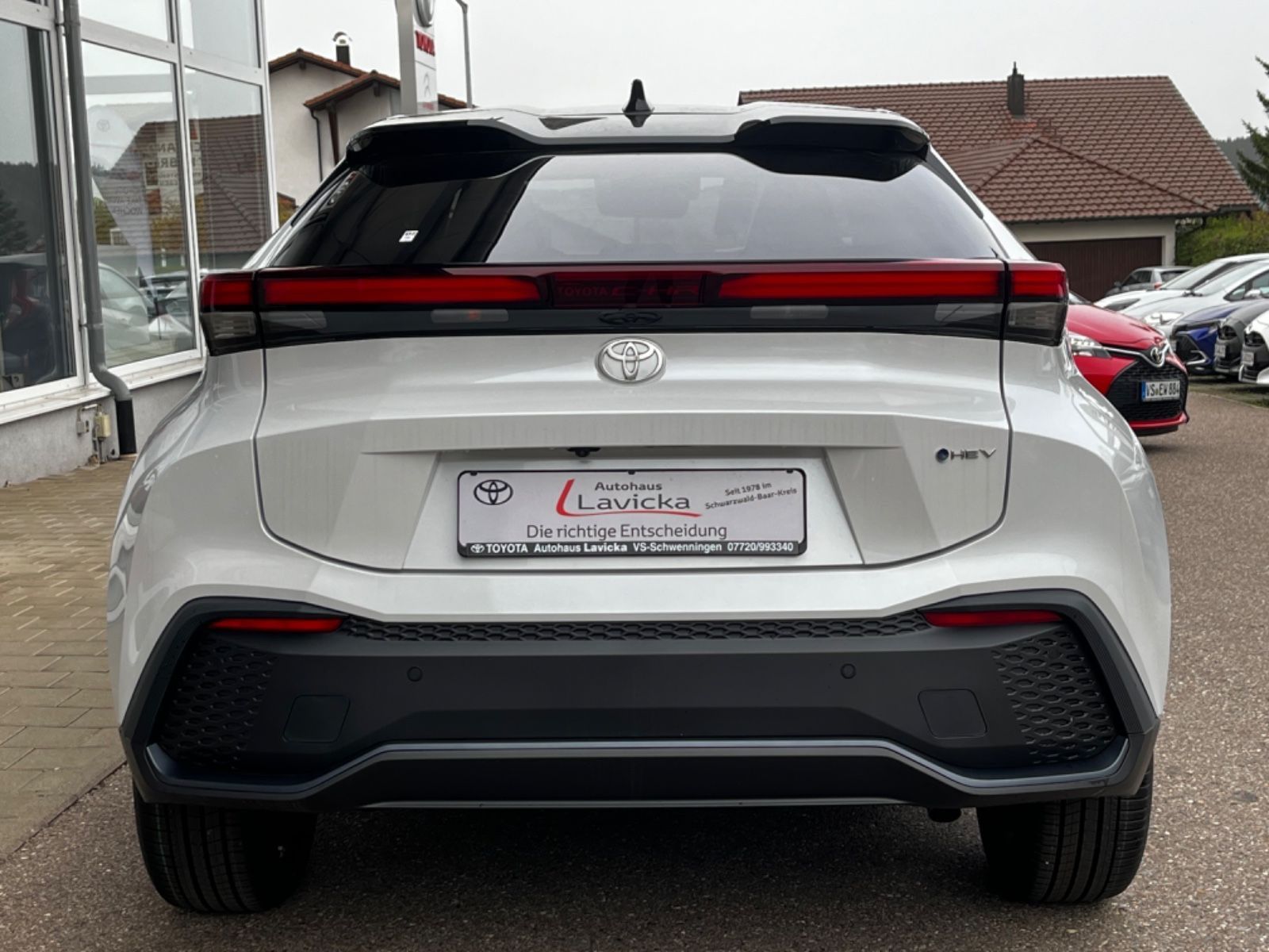 Toyota C-HR 1.8l Hybrid Team - Samsaru's Car Outlet