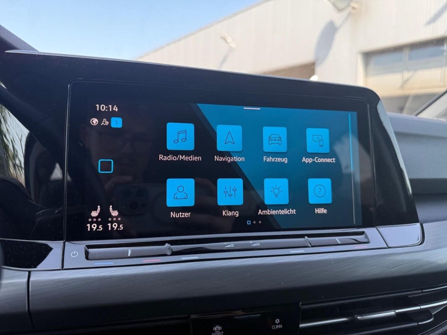 Volkswagen Golf 8 VIII Style 1.5 TSI - Samsaru's Car Outlet