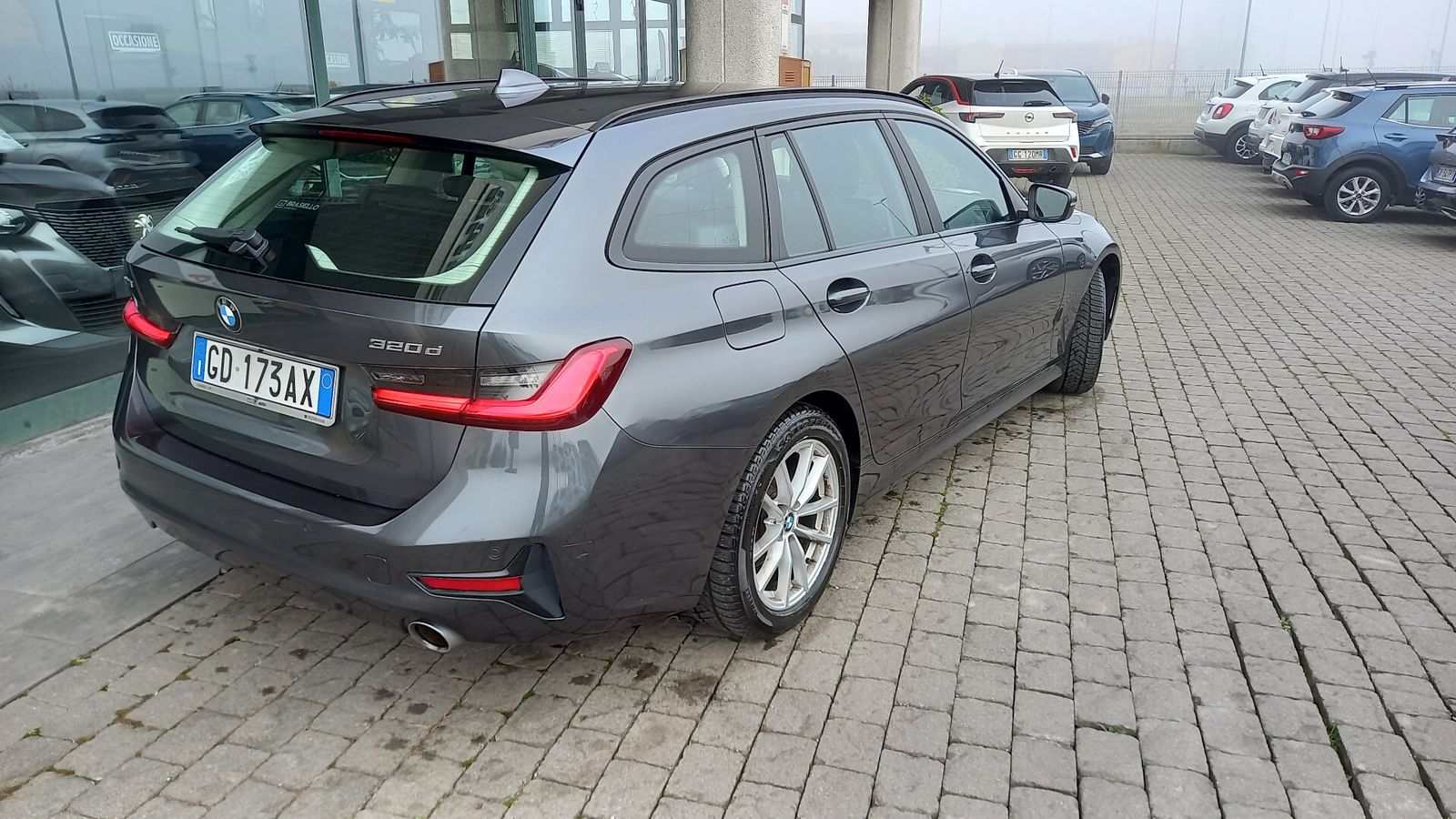 BMW 320 320d xDrive Touring Business Advanta - Samsaru's Car Outlet