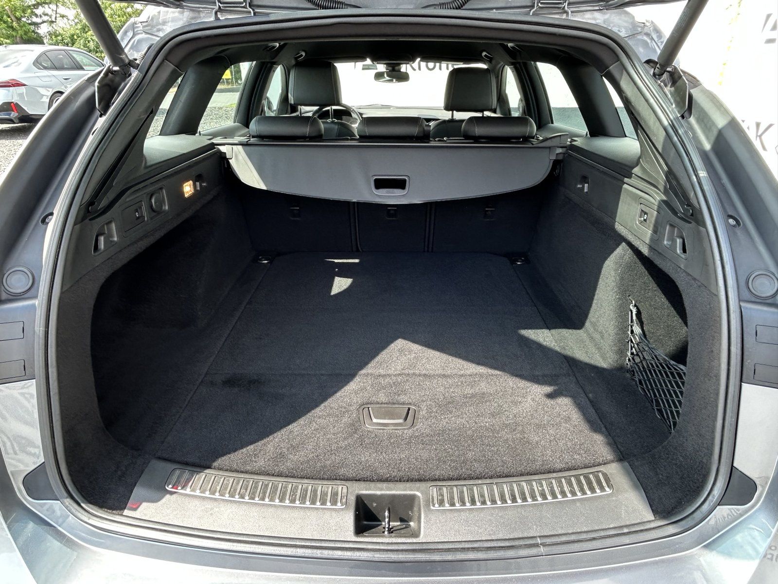 Opel Insignia 2.0 CDTI Business - Samsaru's Car Outlet