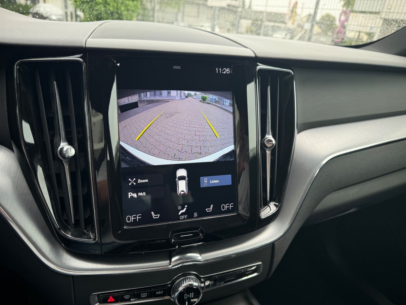 Volvo XC60 Momentum Pro AWD - Samsaru's Car Outlet