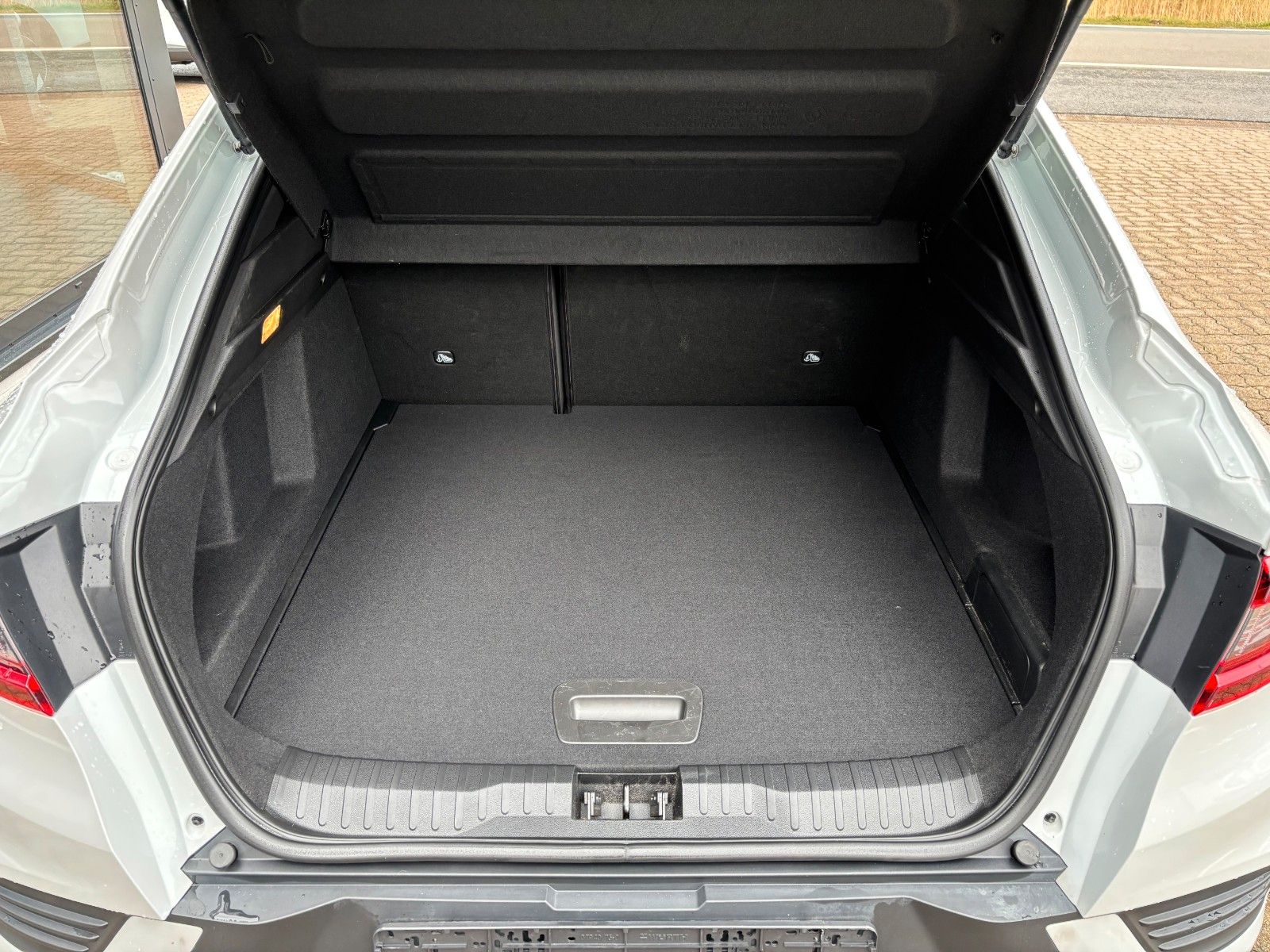 Renault Arkana R.S. Line E-TECH 145 - Samsaru's Car Outlet