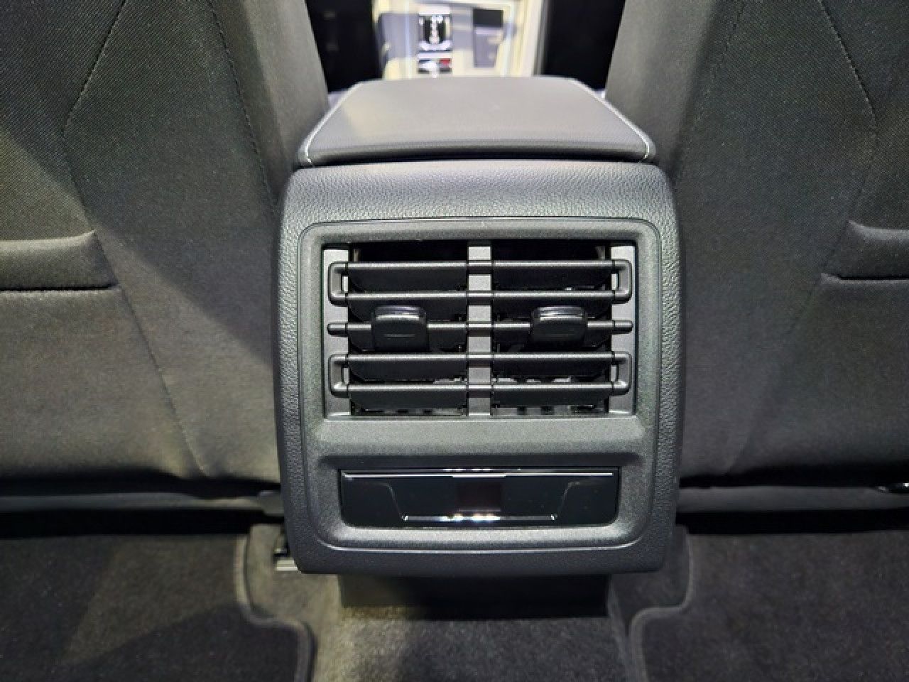 Volkswagen Golf 1.5 eTSI Life DSG - Samsaru's Car Outlet
