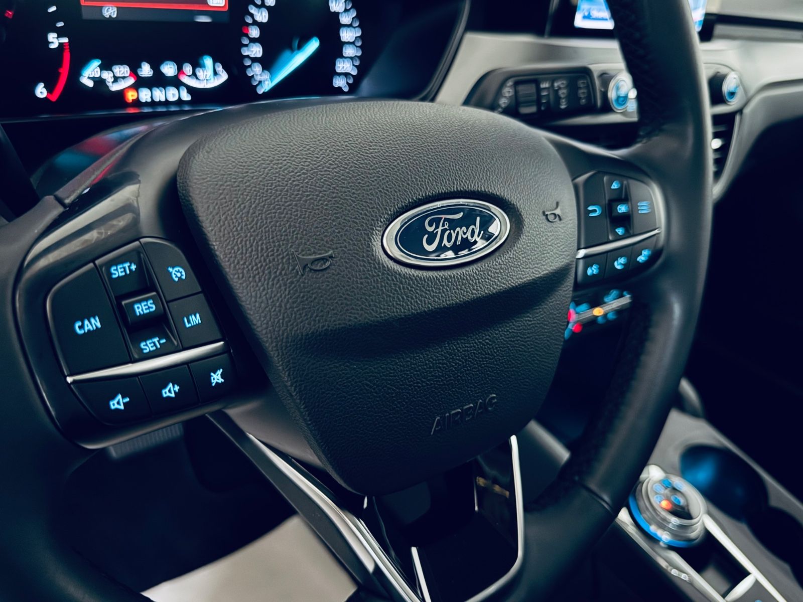 Ford Focus Lim. Cool & Connect - Samsaru's Car Outlet