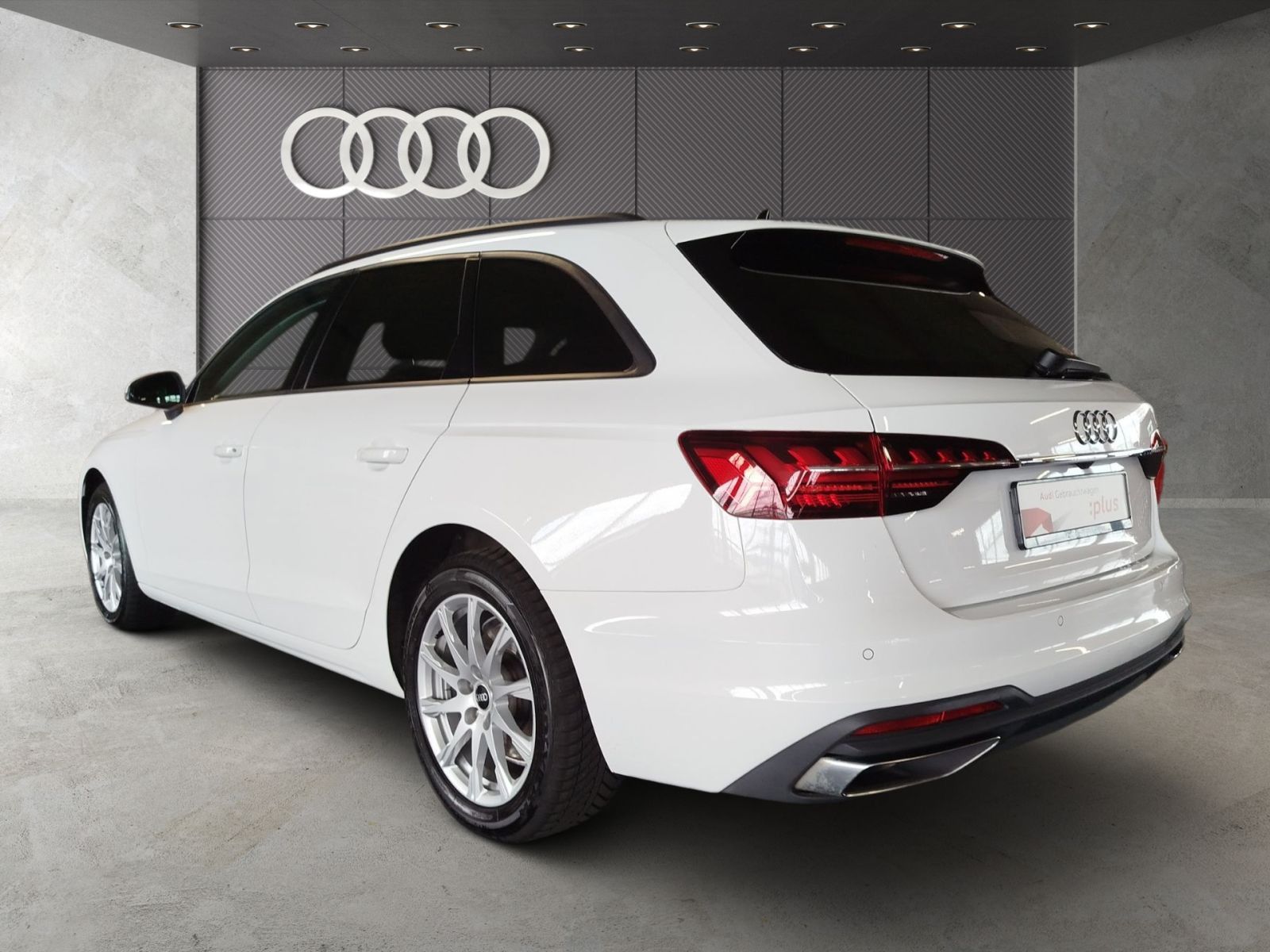 Audi A4 Avant 35 TFSI S tronic - Samsaru's Car Outlet