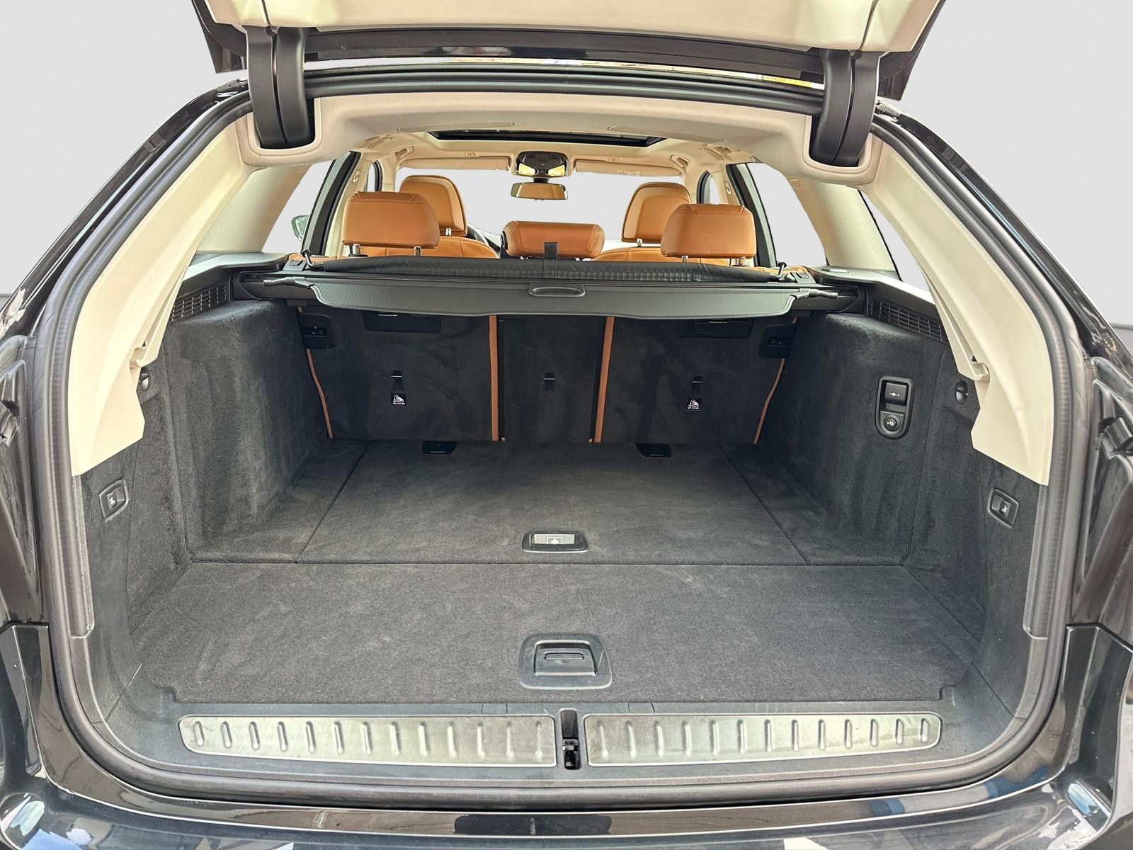 BMW 520 d Touring *Luxury* DIS.KEY/HUD/360/HiFi/PANO