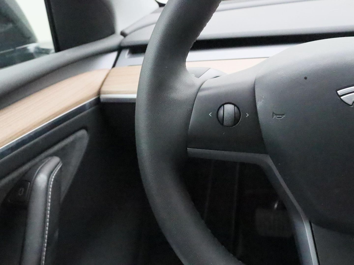 Tesla Model Y Long Range AWD 75kWh 351pk AMD RYZEN HW4