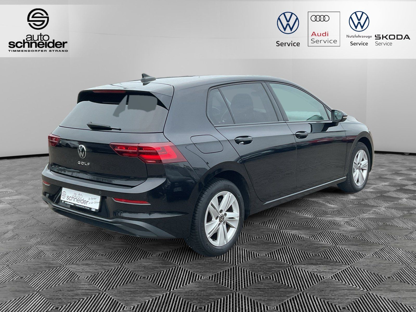 Volkswagen Golf VIII 1.5 TSI Life - Samsaru's Car Outlet