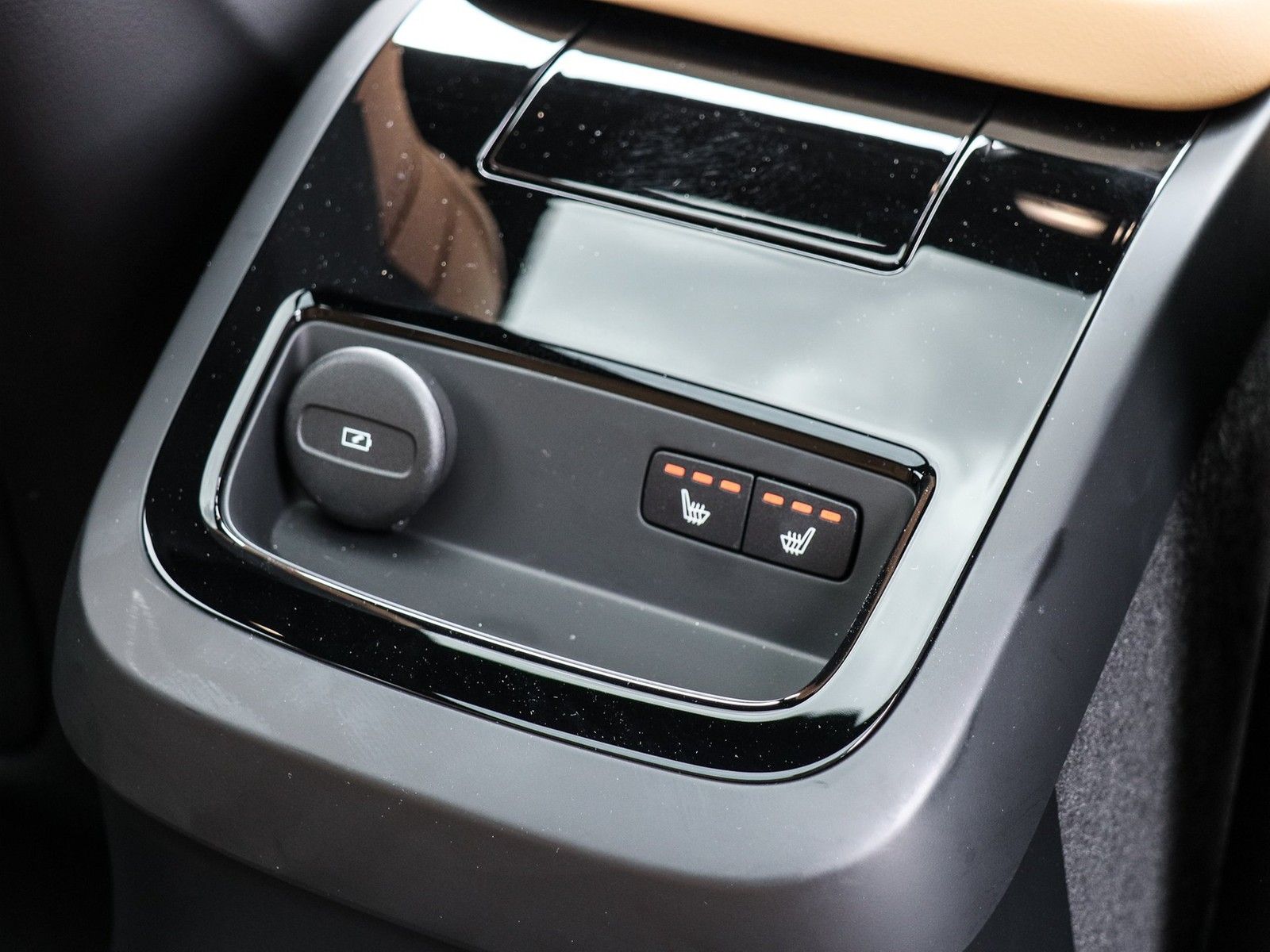 Volvo V60 T6 Recharge AWD Ultra Dark NP:80.480,-/MASSA