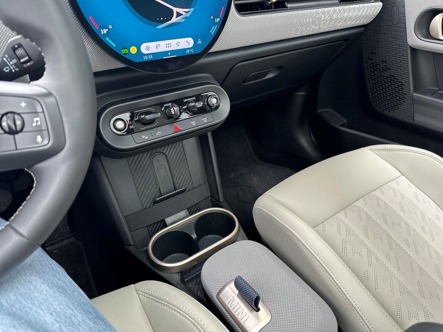 MINI Cooper C 5T Favoured Trim - Samsaru's Car Outlet